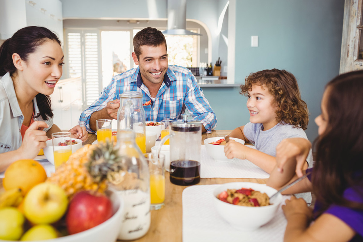 Zeit für das Frühstück, Gesundheit, gesunde Ernährung, Kind