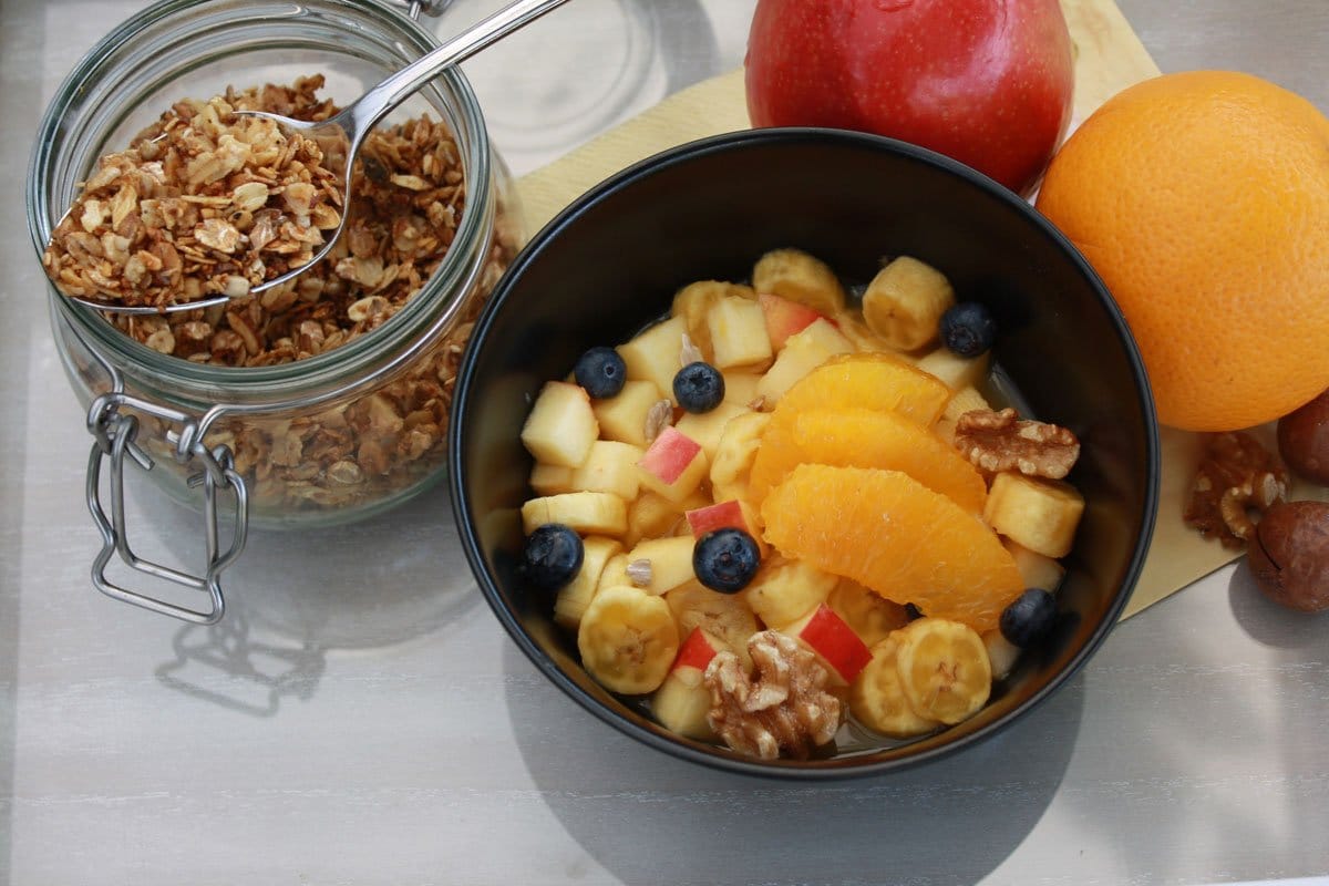 Basen Müsli mit Frucht und Granola