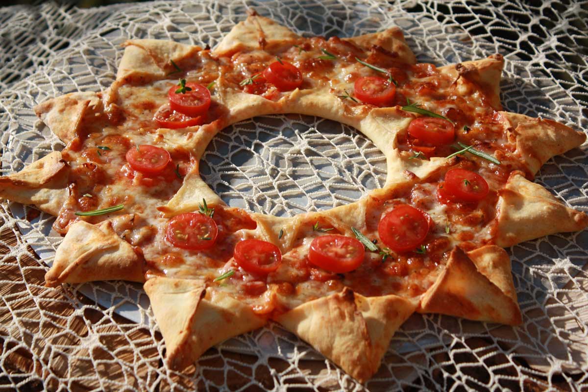 Partybrot gefüllter Pizzastern